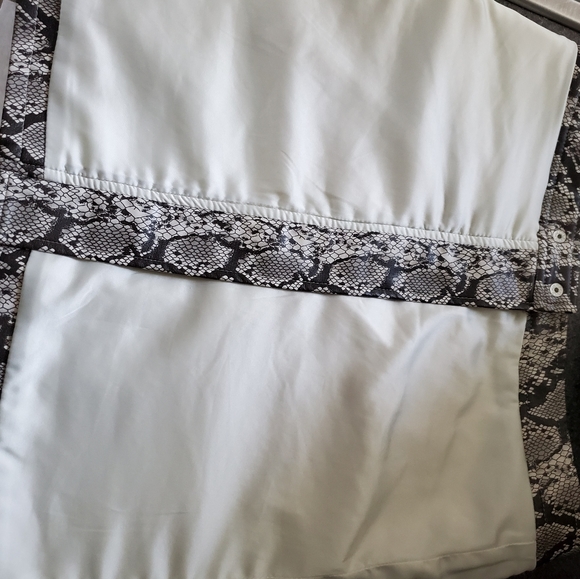 NWT Blank NYC Vegan Leather Snake Print Mini Skirt - Picture 7 of 7